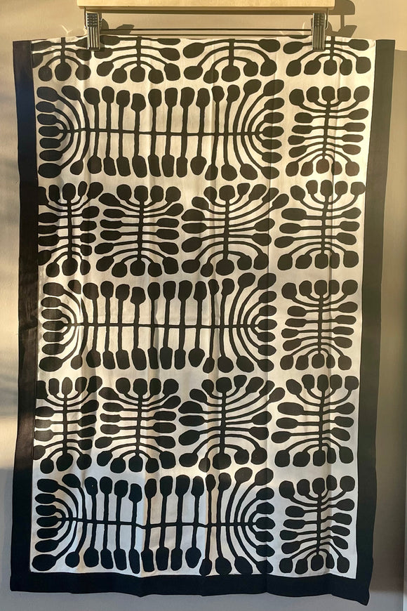 Cotton table runner featuring licensed Aboriginal artwork, screenprinted by hand in Kashmir using water-based inks—gentle on fabric and planet.